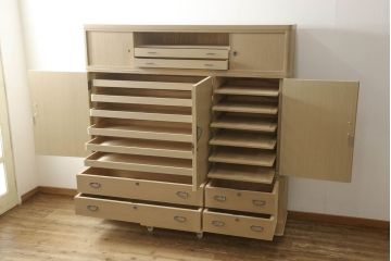 中古　六尺　明るい木肌が上品な雰囲気を醸し出す加茂桐箪笥(胴丸、桐たんす、着物箪笥、衣装箪笥、収納箪笥、和タンス、引き出し)(定価約240万円)(R-060205)