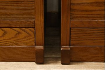 中古 美品　民芸家具　総栗材　収納付きで便利なキャスター付き囲炉裏チェア2脚セット(椅子、ダイニングチェア、板座チェア)(R-060216)