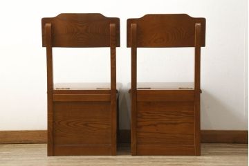 中古 美品　民芸家具　総栗材　収納付きで便利なキャスター付き囲炉裏チェア2脚セット(椅子、ダイニングチェア、板座チェア)(R-060216)