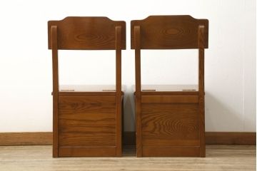 中古 美品　民芸家具　総栗材　収納付きで便利なキャスター付き囲炉裏チェア2脚セット(椅子、ダイニングチェア、板座チェア)(R-060218)