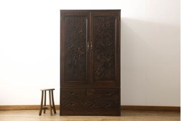 中古　軽井沢彫り　満開の桜の彫刻が見事なワードローブ(洋服タンス、衣装箪笥)(R-060220)