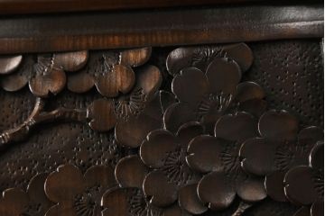 中古　軽井沢彫り　満開の桜の彫刻が見事なワードローブ(洋服タンス、衣装箪笥)(R-060220)