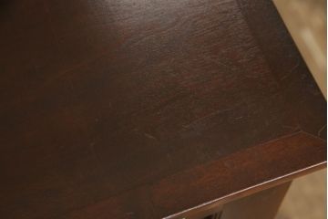 中古　美品　松本民芸家具　シックな佇まいが落ち着いた空間を演出するシンプルなA型整理箪笥(引き出し、チェスト、洋服箪笥、衣装箪笥、和タンス)(R-060221)