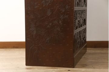 中古　美品　希少　大胆に施された彫刻が目を引く日光彫りのチェスト(引き出し、衣装タンス、収納箪笥)(R-060223)