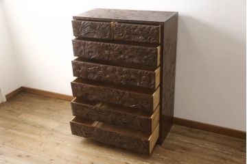 中古　美品　希少　大胆に施された彫刻が目を引く日光彫りのチェスト(引き出し、衣装タンス、収納箪笥)(R-060223)