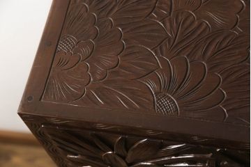 中古　美品　希少　大胆に施された彫刻が目を引く日光彫りのチェスト(引き出し、衣装タンス、収納箪笥)(R-060223)