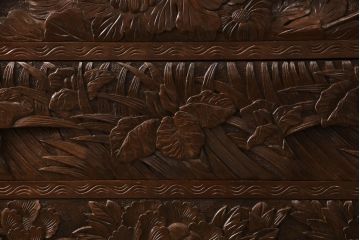 中古　美品　希少　大胆に施された彫刻が目を引く日光彫りのチェスト(引き出し、衣装タンス、収納箪笥)(R-060223)