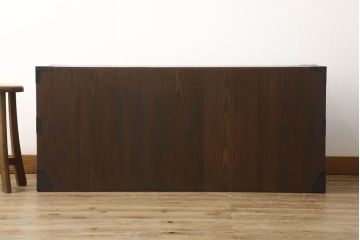 和製アンティーク　高級品　松本地方　三方欅(ケヤキ)材　美しい杢目と味のある巾着金具が目を惹く時代箪笥(テレビボード、テレビ台、和タンス、ローボード、引き出し)(R-060224)
