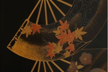 中古　美品　大振り　最高級!!　輪島塗　蒔絵のデザインが上品で美しい螺鈿入りの折り畳み衝立(つい立て、パーテーション、折りたたみ)(定価約550万円)(R-060226)