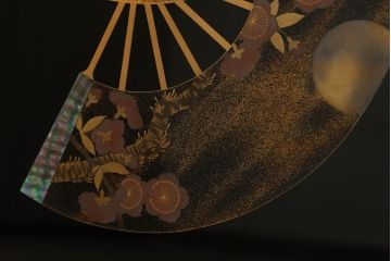 中古　美品　大振り　最高級!!　輪島塗　蒔絵のデザインが上品で美しい螺鈿入りの折り畳み衝立(つい立て、パーテーション、折りたたみ)(定価約550万円)(R-060226)