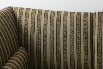 中古　超美品　イタリア最高級!　サァラ麻布取り扱い　ハイバックのデザインがエレガントな雰囲気を高めるラウンジソファ(2人掛けソファ、2.5人掛けソファ、2P、2.5P、)(定価約180万円)(R-060230)