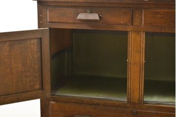 和製アンティーク　ナラ材　大正ロマン　上品なデザインがお部屋に取り入れやすいサイドボード(サイドキャビネット、引き出し、収納棚、戸棚)(R-060234)