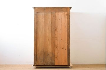 フランスアンティーク　パイン材　アイボリーカラーの優しい色合いがお洒落なペイントワードローブ(洋服タンス、収納棚、キャビネット、引き出し)(R-060235)