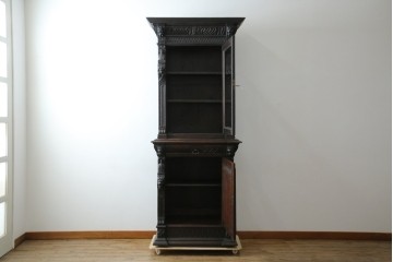 ベルギーアンティーク　希少サイズ　オーク材　凝ったデザインが目を惹く彫刻入りの縦型キャビネット　(R-060237)