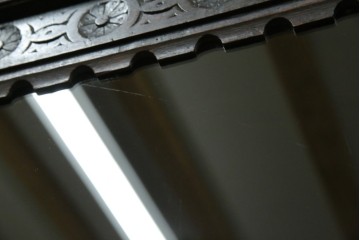 ベルギーアンティーク　希少サイズ　オーク材　凝ったデザインが目を惹く彫刻入りの縦型キャビネット　(R-060237)