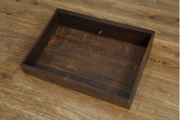 ベルギーアンティーク　希少サイズ　オーク材　凝ったデザインが目を惹く彫刻入りの縦型キャビネット　(R-060237)