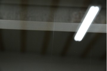 ベルギーアンティーク　希少サイズ　オーク材　凝ったデザインが目を惹く彫刻入りの縦型キャビネット　(R-060237)