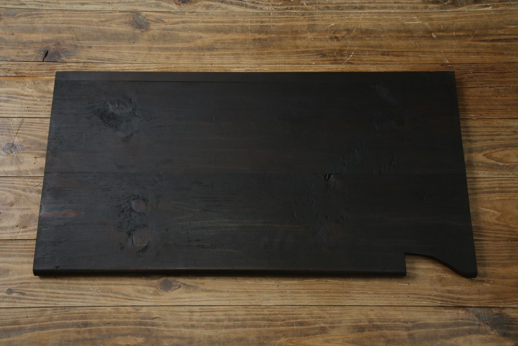 ベルギーアンティーク　希少サイズ　オーク材　凝ったデザインが目を惹く彫刻入りの縦型キャビネット　(R-060237)