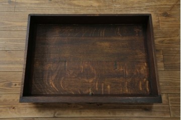 ベルギーアンティーク　希少サイズ　オーク材　凝ったデザインが目を惹く彫刻入りの縦型キャビネット　(R-060237)