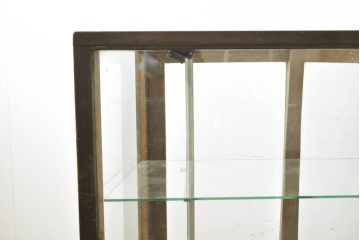 昭和レトロ　ブルーカラーのタイルが目を惹くL型ガラスケース(Rガラス、ショーケース、店舗什器、陳列棚、曲げガラス)(R-060241)