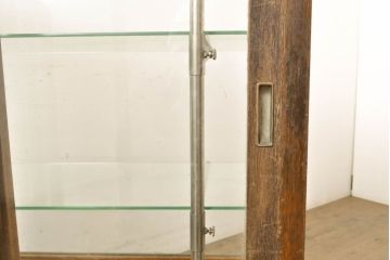 昭和レトロ　ブルーカラーのタイルが目を惹くL型ガラスケース(Rガラス、ショーケース、店舗什器、陳列棚、曲げガラス)(R-060241)