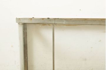 和製アンティーク　薄型　レトロな雰囲気ただようRガラス入り卓上ガラスケース(Rガラス、ショーケース、店舗什器、陳列棚、曲げガラス)(R-060242)