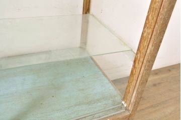 和製アンティーク　昭和レトロ　鉄脚がレトロな雰囲気を高めるガラスケース(ショーケース、陳列棚、店舗什器、戸棚、キャビネット)(R-060244)