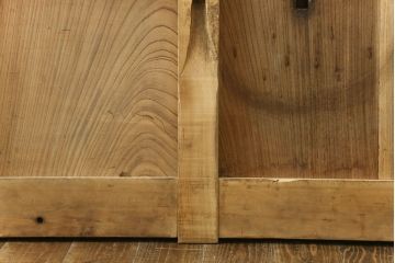 アンティーク建具　檜(ヒノキ)材　欅(ケヤキ)材　大きな金具が存在感抜群の庄内蔵戸1枚(引き戸、玄関戸、板戸)(R-060251)
