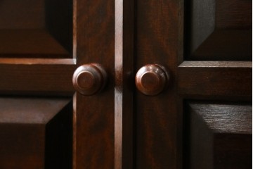 中古　美品　松本民芸家具　和モダンな佇まいが美しいG-III型面取り食器棚　定価約83万円　(R-060254)