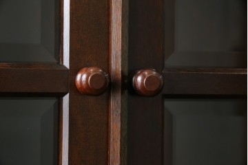 中古　美品　松本民芸家具　和モダンな佇まいが美しいG-III型面取り食器棚　定価約83万円　(R-060254)