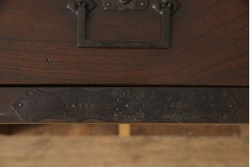 和製アンティーク　希少デザイン　総欅(ケヤキ)材　引き出し18杯の収納力が魅力的なロータイプ帳場箪笥(知工箪笥、船箪笥、舟箪笥、収納箪笥、小物収納、小引き出し、卓上収納)(R-060256)