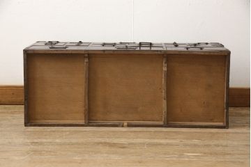 和製アンティーク　希少デザイン　総欅(ケヤキ)材　引き出し18杯の収納力が魅力的なロータイプ帳場箪笥(知工箪笥、船箪笥、舟箪笥、収納箪笥、小物収納、小引き出し、卓上収納)(R-060256)