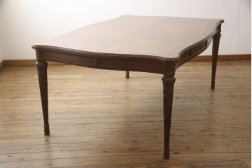 中古　美品　アメリカ高級モデル　DREXEL HERITAGE(ドレクセルヘリテイジ)　天板の曲線や脚先までのデザインが美しいダイニングテーブル(食卓、6人掛け、4人掛け)(定価約150万円)(R-060257)