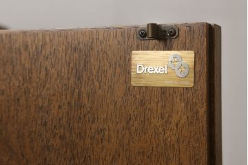 中古　マホガニー材　DREXEL HERITAGE(ドレクセルヘリテイジ)　FRANCESCA(フランチェスカ)シリーズ　クリデンザ(クレデンザ、収納棚、サイドキャビネット、サイドボード、戸棚)(定価約90万円)(R-060259)