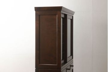 中古　美品　九州民芸家具　引き戸の木目が魅力!上品な佇まいの食器棚(収納棚、キャビネット、飾り棚、戸棚)(R-060260)