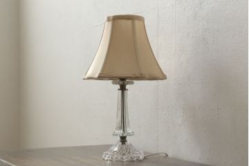アメリカビンテージ　LEVITON(レビトン)社製　支柱のガラスフレームがエレガントな雰囲気を醸し出すテーブルスタンド(卓上照明、テーブルライト、ヴィンテージ)(R-060263)