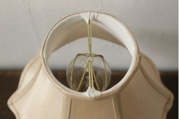 アメリカビンテージ　LEVITON(レビトン)社製　支柱のガラスフレームがエレガントな雰囲気を醸し出すテーブルスタンド(卓上照明、テーブルライト、ヴィンテージ)(R-060263)
