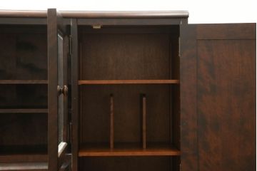 中古　美品　北海道民芸家具　和洋どちらにも合うシックなサイドボード(引き出し、リビングボード、収納棚、戸棚、テレビボード、AVキャビネット、TV、テレビ台)(R-060264)