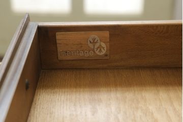 中古　美品　DREXEL HERITAGE(ドレクセルヘリテイジ)　上品な意匠が魅力的なコンソールテーブル(サイドテーブル、作業台)(R-060265)