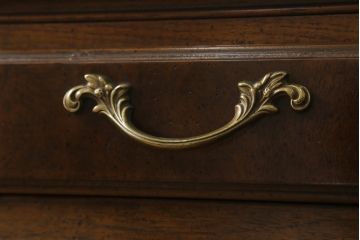 中古　美品　DREXEL HERITAGE(ドレクセルヘリテイジ)　上品な意匠が魅力的なコンソールテーブル(サイドテーブル、作業台)(R-060265)