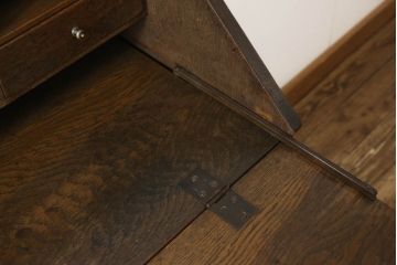 和製アンティーク　激レア!!　希少　ナラ材　繊細な彫刻が目を惹くペザントアートのライティングビューロー(ワークデスク、机、戸棚、キャビネット、引き出し、在宅ワーク用、在宅用)(R-060268)