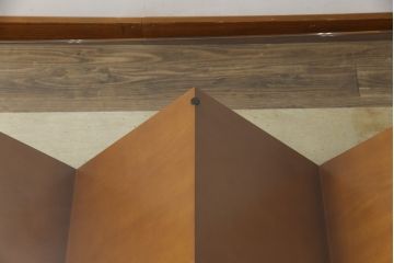 中古　美品　arflex(アルフレックス)　MONTAGNA(モンターニャ)　W字型の脚のデザインがお洒落なセンターテーブル(定価約20万円)(ガラステーブル、ローテーブル)(R-060269)