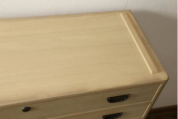 中古　美品　加茂総桐箪笥　伝統工芸士　田澤謙介　天板リメイク　取り入れやすいサイズに生まれ変わるチェスト(大丸、桐たんす、引き出し、着物箪笥、衣装箪笥、和たんす)(R-060273)