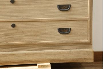 中古　美品　加茂総桐箪笥　伝統工芸士　田澤謙介　天板リメイク　取り入れやすいサイズに生まれ変わるチェスト(大丸、桐たんす、引き出し、着物箪笥、衣装箪笥、和たんす)(R-060273)
