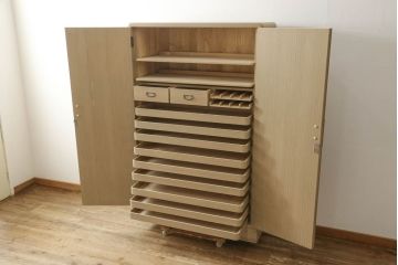 中古　美品　伝統工芸士　田澤謙介作　かくし付き　落ち着きのある金具が凛とした雰囲気を高める加茂総桐箪笥(大丸、桐たんす、着物箪笥、引き出し、衣装タンス)(R-060274)