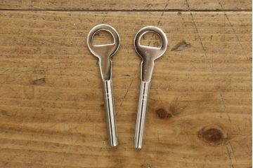 中古　美品　伝統工芸士　田澤謙介作　かくし付き　落ち着きのある金具が凛とした雰囲気を高める加茂総桐箪笥(大丸、桐たんす、着物箪笥、引き出し、衣装タンス)(R-060274)