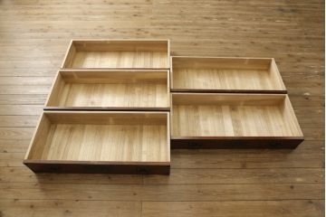 中古　美品　岩谷堂箪笥　黒々とした金具が堂々とした存在感を放つ和箪笥(引き出し、衣装箪笥、収納タンス、着物たんす)(R-060275)