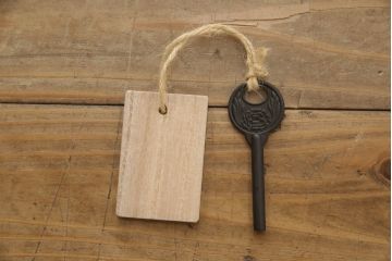 中古　美品　岩谷堂箪笥　黒々とした金具が堂々とした存在感を放つ和箪笥(引き出し、衣装箪笥、収納タンス、着物たんす)(R-060275)