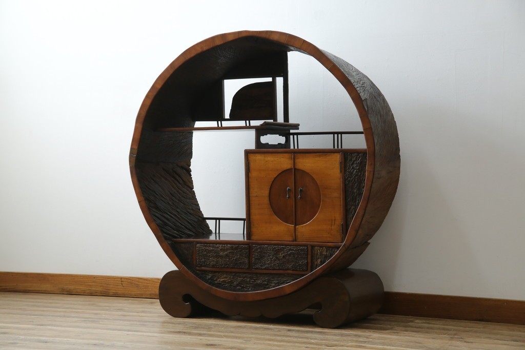 和製アンティーク　大正期　希少デザイン　漆塗り　桐材くり抜き　桑材・欅(ケヤキ)材なども使用!　ダイナミックで圧倒される丸型茶棚　(R-060276)