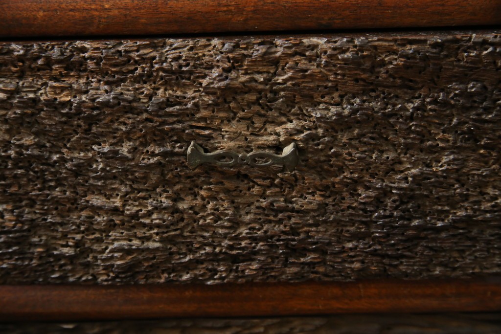 和製アンティーク　大正期　希少デザイン　漆塗り　桐材くり抜き　桑材・欅(ケヤキ)材なども使用!　ダイナミックで圧倒される丸型茶棚　(R-060276)